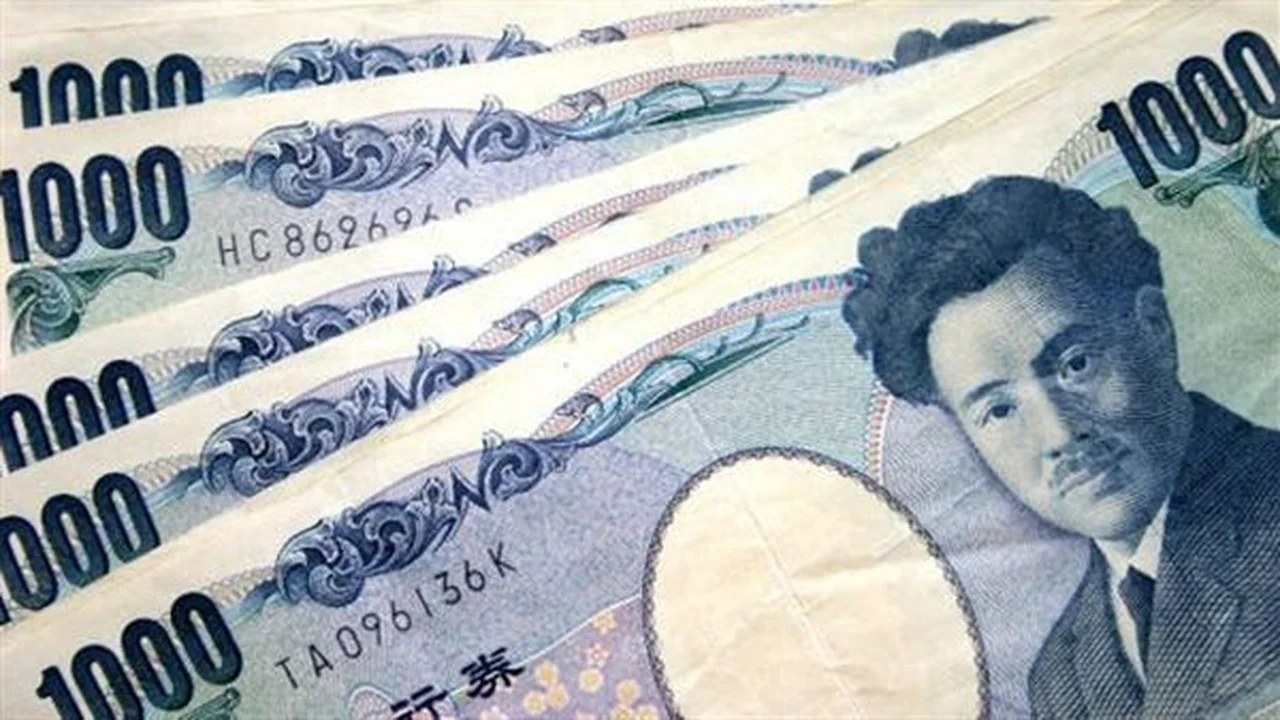 كيف تحرك سعر صرف 100 ين ياباني أمام الجنيه في البنك المركزي؟